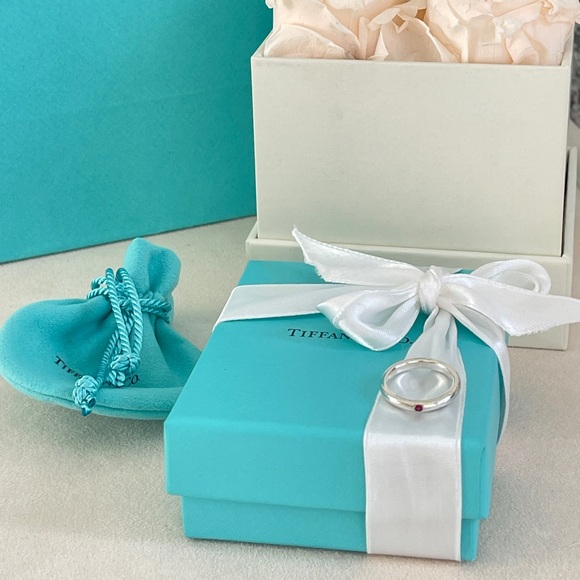 Tiffany & Co. Elsa Peretti Ruby Silver Stacking Band Size 5 $500 NEW - Picture 4 of 15